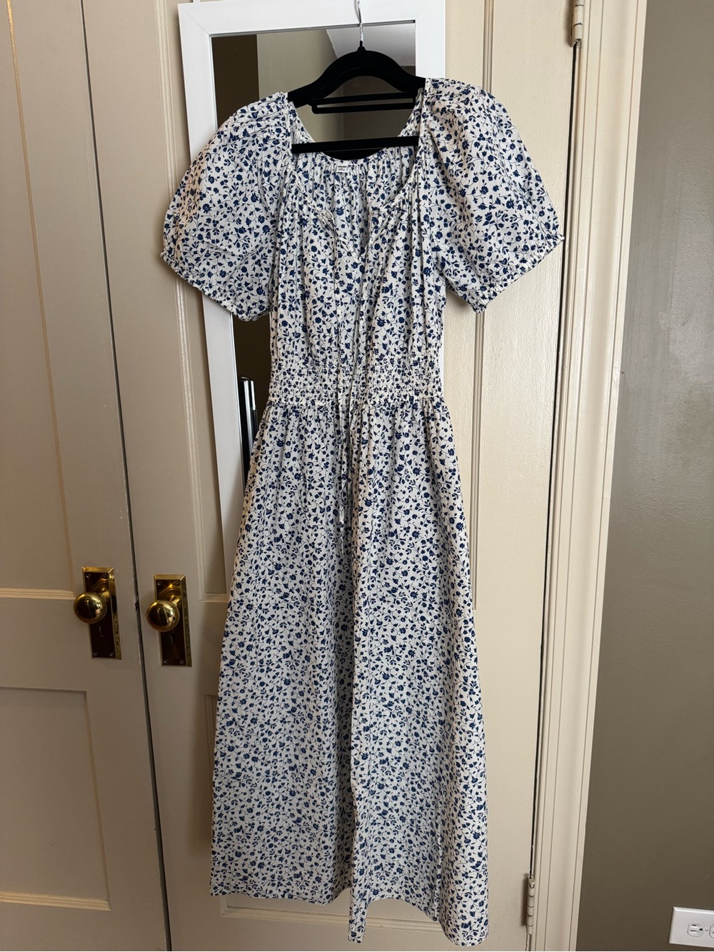 Uniqlo White and Blue Floral Puff-Sleeve Maxi Dress